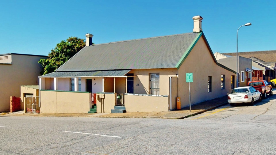 6 Bedroom Property for Sale in North End Eastern Cape